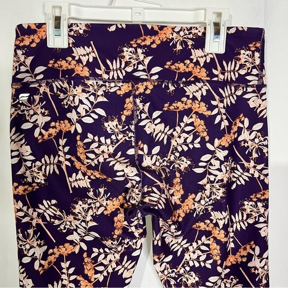 Fabletics Powerhold Mid-Rise Capri Leggings Size Small - Picture 4 of 9